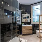 Spacious And Lovely In The Center Of