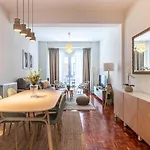 Spacious And Lovely In The Center Of