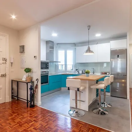 Spacious And Lovely In The Center Of בילבאו