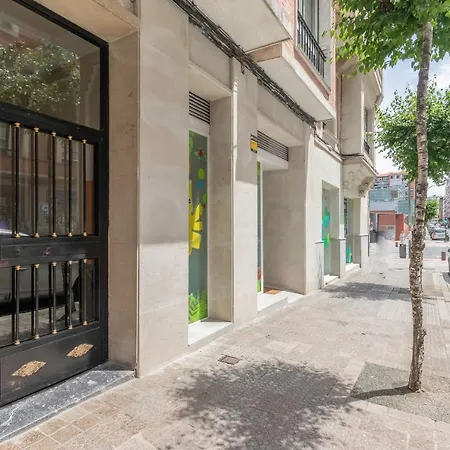 Апартаменти Spacious And Lovely In The Center Of *