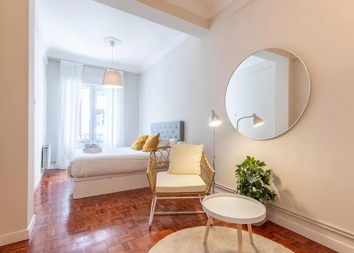 Spacious And Lovely In The Center Of *