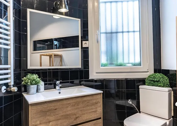 Spacious And Lovely In The Center Of