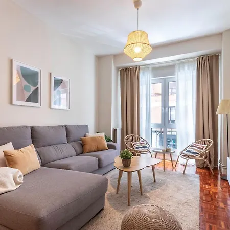 Spacious And Lovely In The Center Of Apartment *