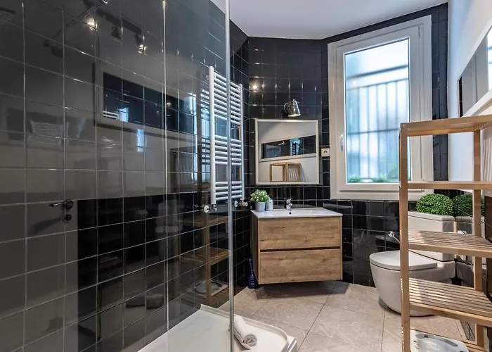 Spacious And Lovely In The Center Of